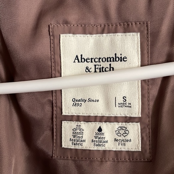 Abercrombie mauve crop puffer jacket - Picture 2 of 2